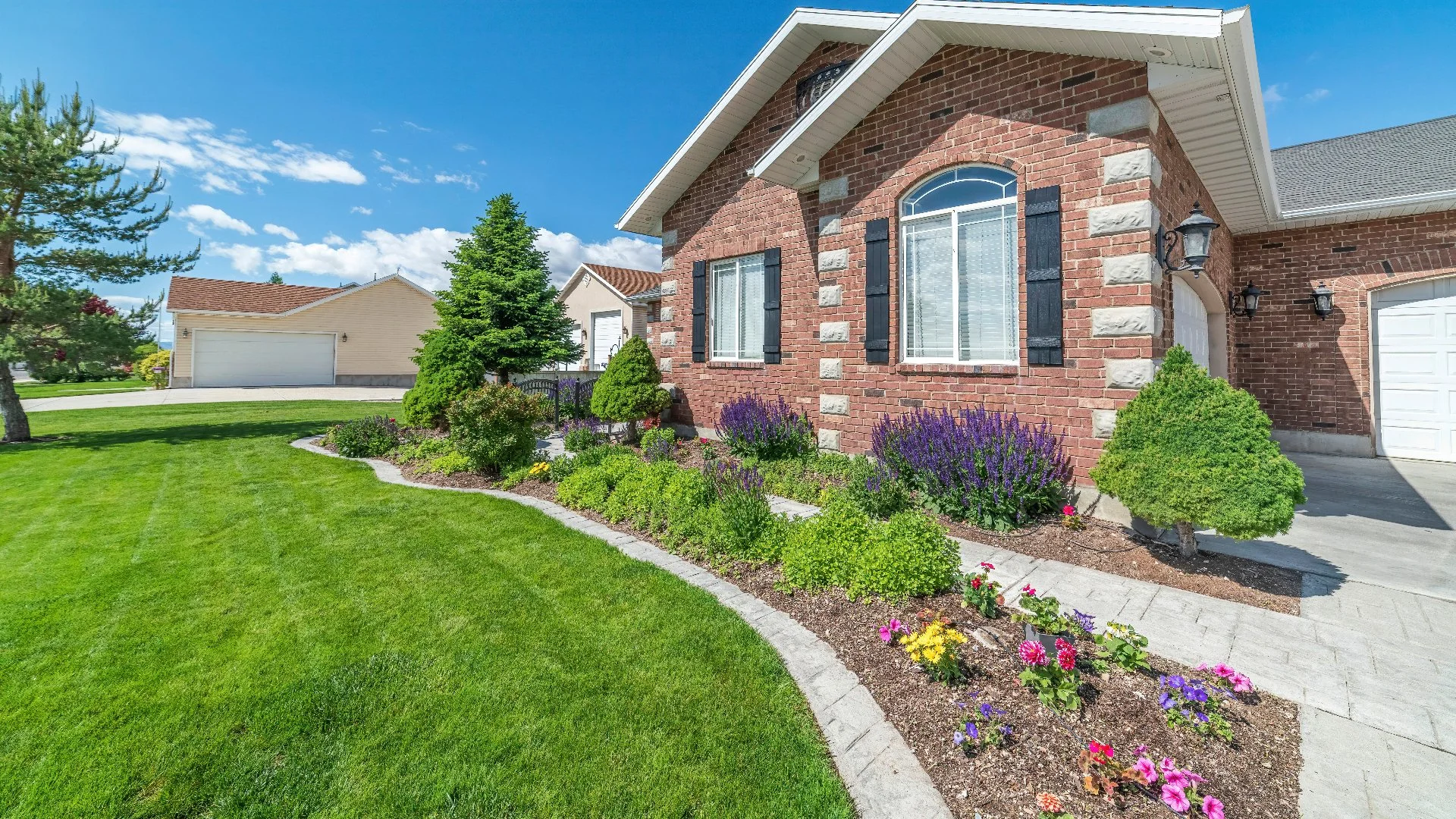 What Should You Consider for Your Landscape Bed Installation Project?