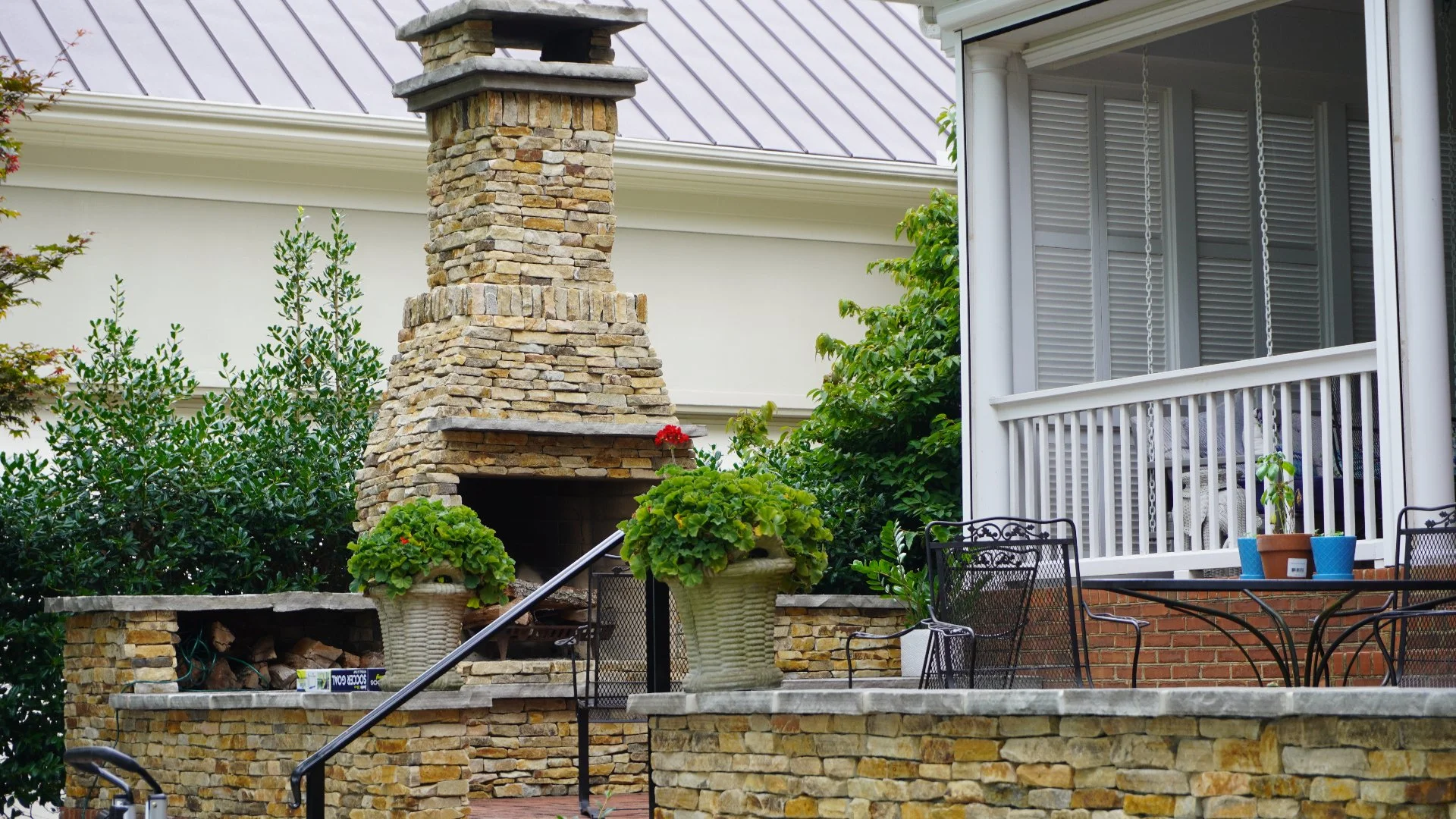 What Is the Cost of Building an Outdoor Fireplace?