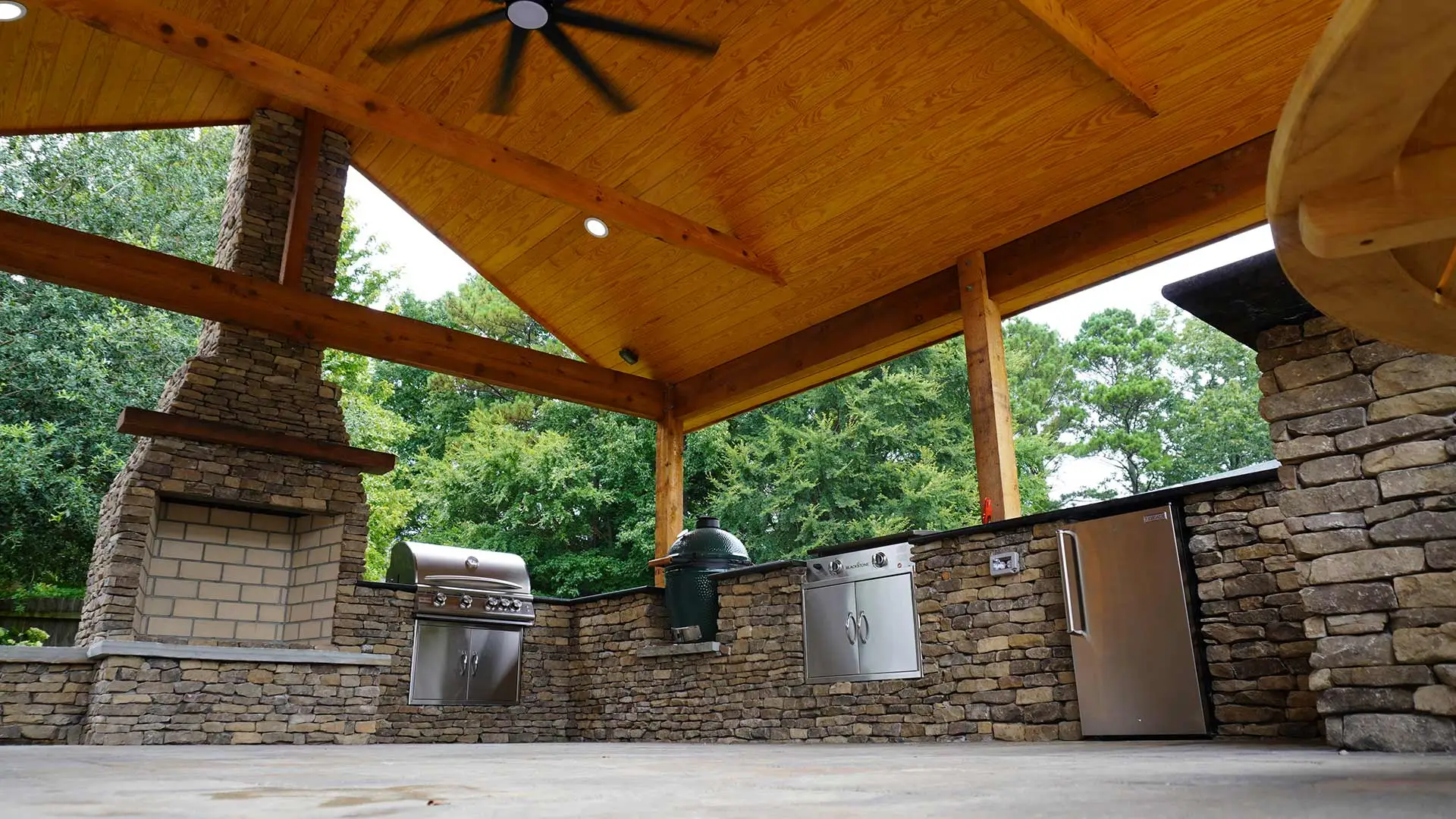 Outdoor kitchen under a pavilion in Hazel Green, AL.